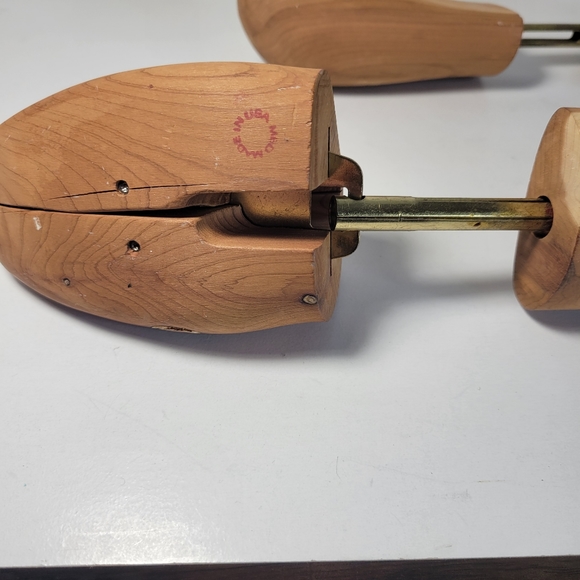Mens Cedar Split toe Shoe Tree Fits a at least a size 10 Made in USA - Picture 2 of 6